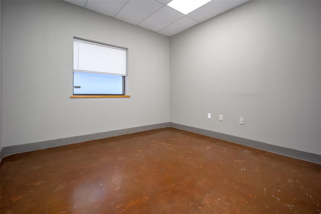 425 W Airport Road Property Photo 6