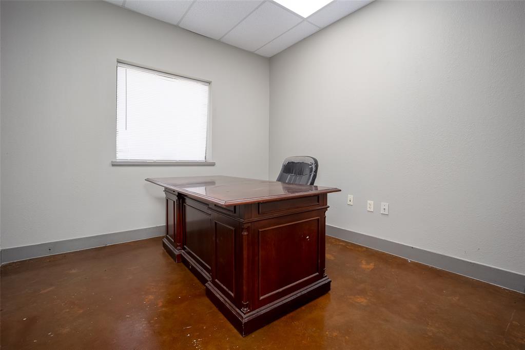 425 W Airport Road Property Photo 7