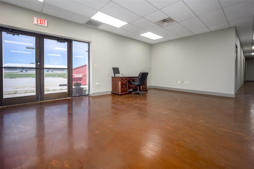 425 W Airport Road Property Photo 8