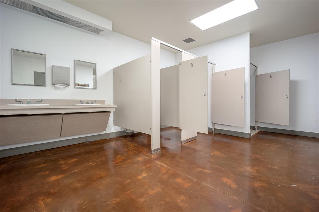 425 W Airport Road Property Photo 10