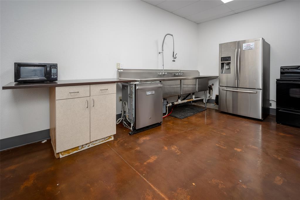 425 W Airport Road Property Photo 11