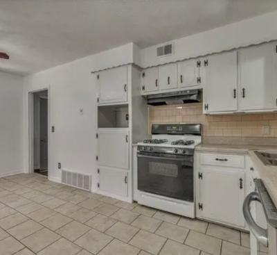809 Englewood Road Property Photo 7
