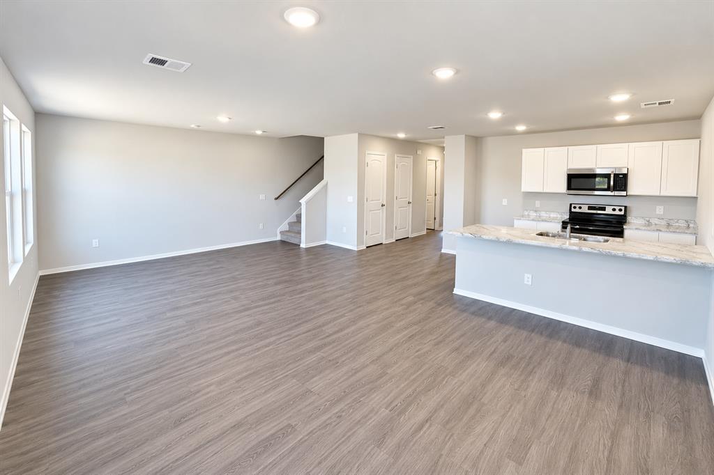 2314 S Quail Hollow Property Photo 4