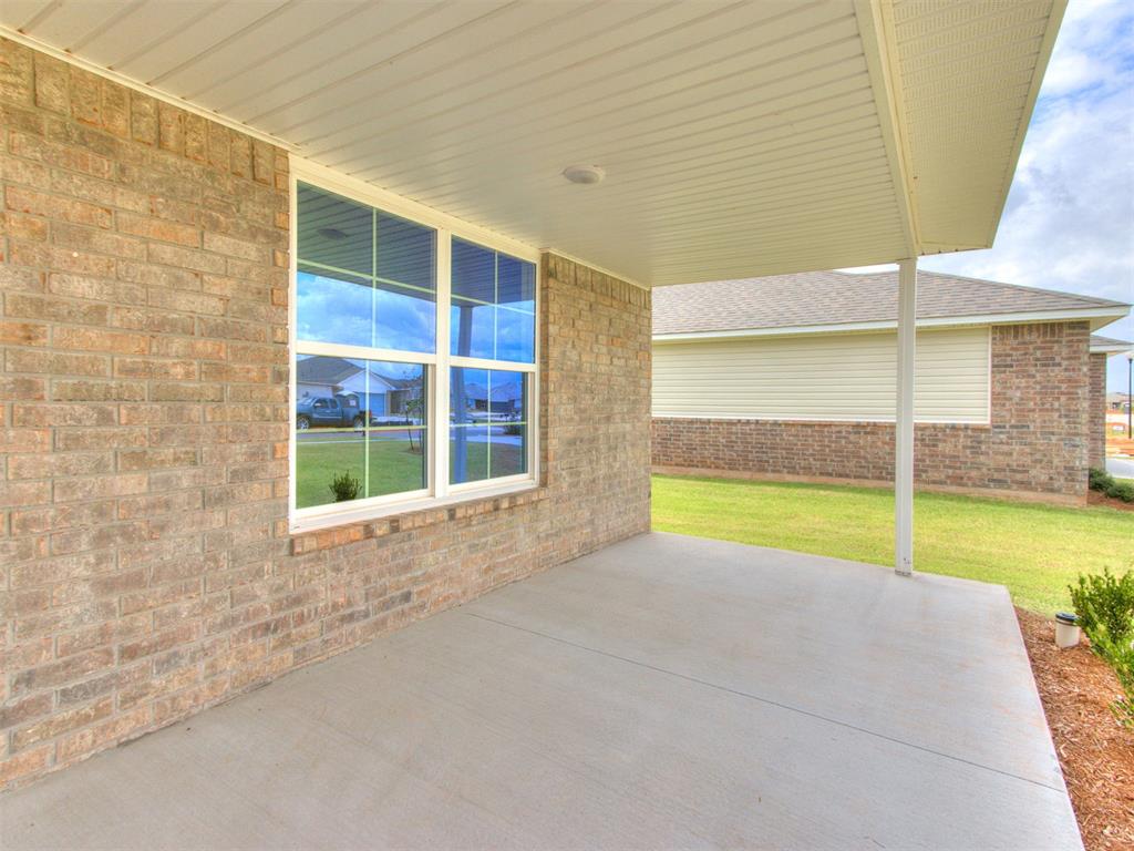 1212 E Stallion Lane Property Photo 2