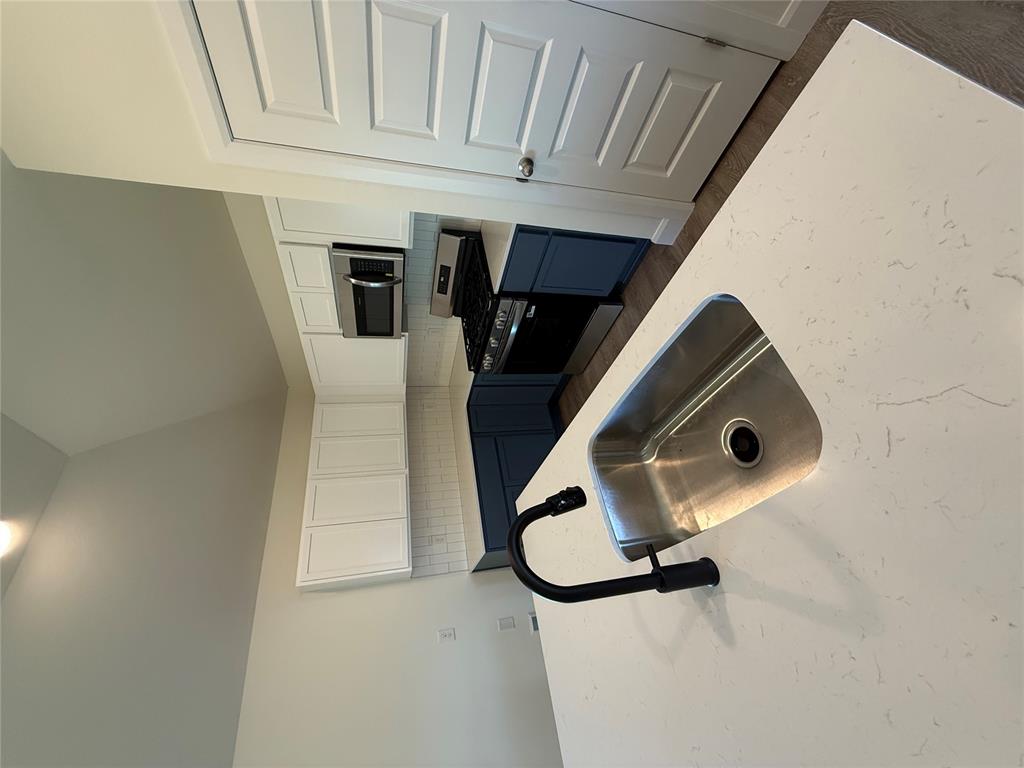 1205 E Stallion Lane Property Photo 4