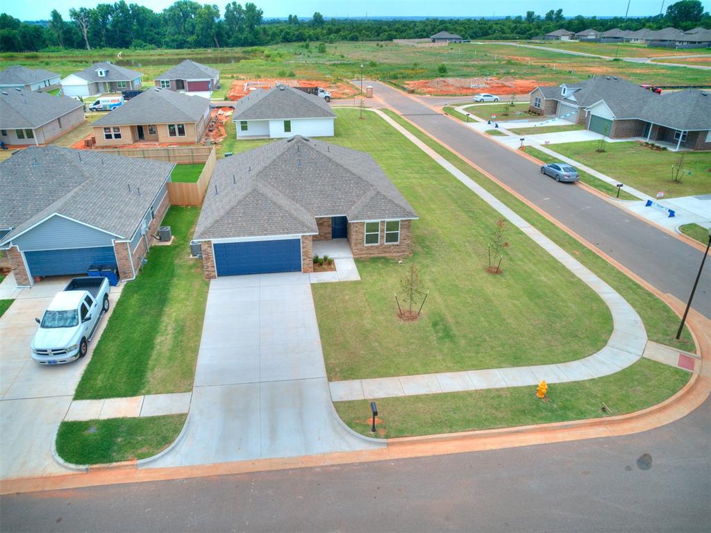 1204 E Ruger Lane Property Photo 2