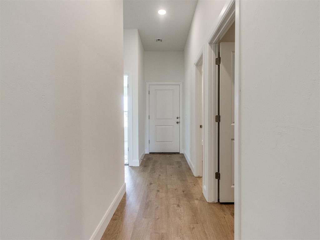 1204 E Ruger Lane Property Photo 3