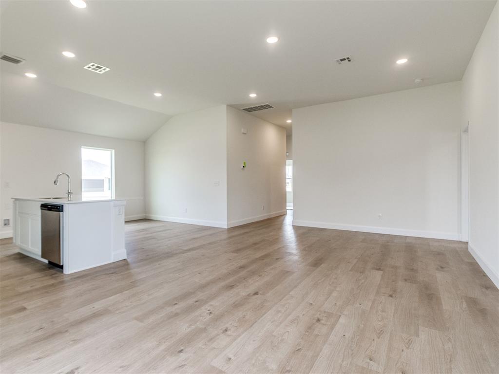 1204 E Ruger Lane Property Photo 5