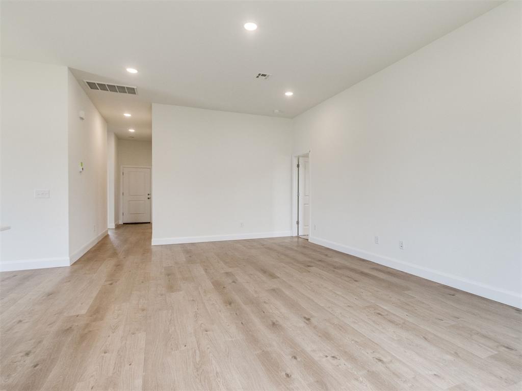 1204 E Ruger Lane Property Photo 6