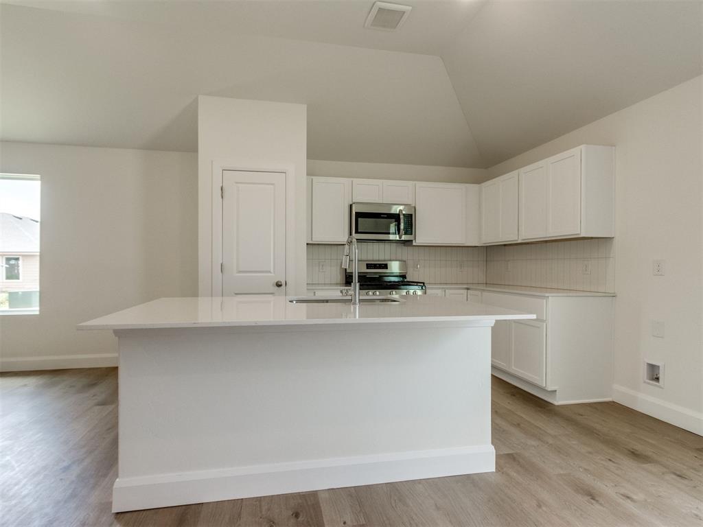 1204 E Ruger Lane Property Photo 9