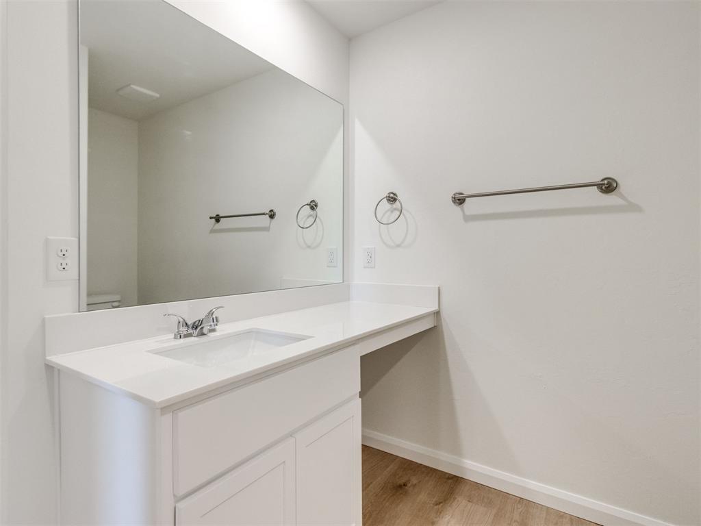 1204 E Ruger Lane Property Photo 16