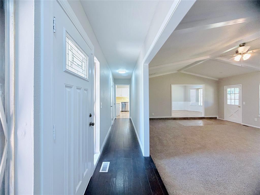 121 W Vail Drive Property Photo 4