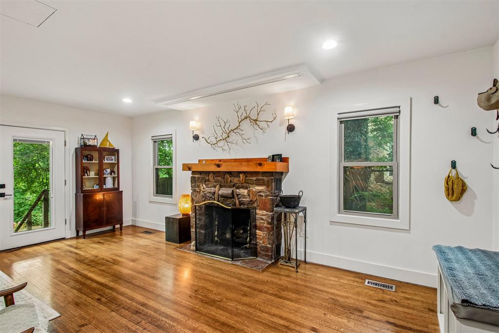 1105 Lombardy Road Property Photo 9