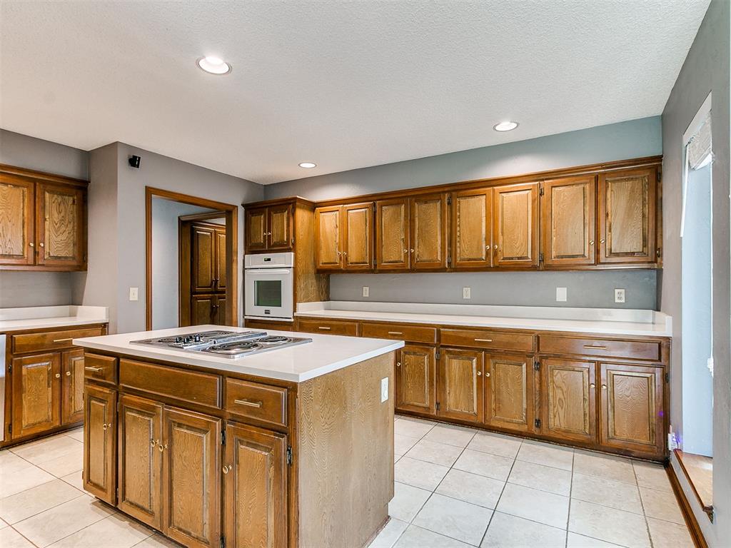 912 Stonehenge Drive Property Photo 10
