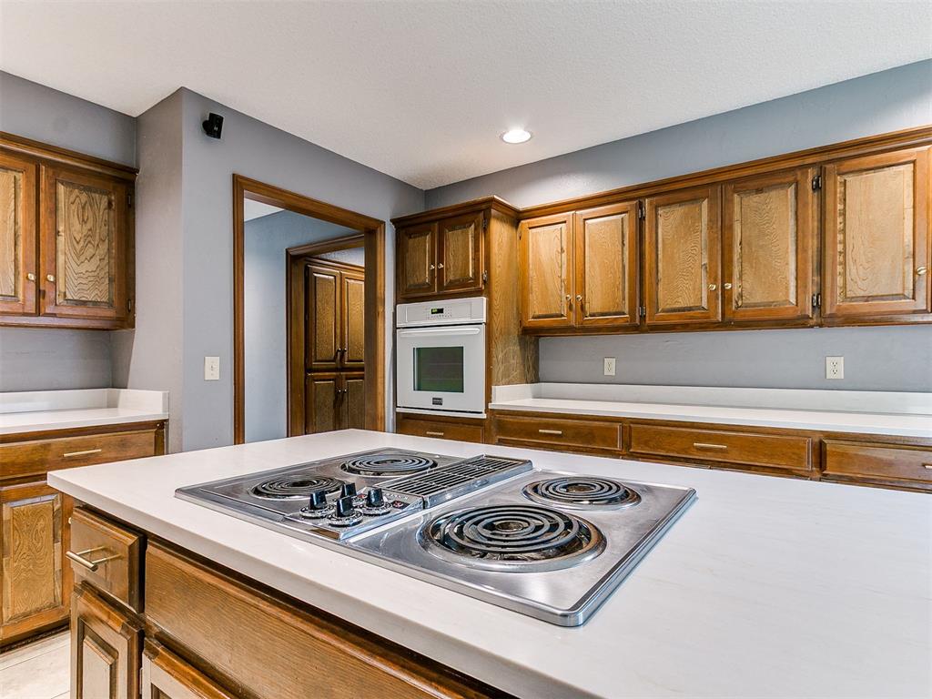 912 Stonehenge Drive Property Photo 15