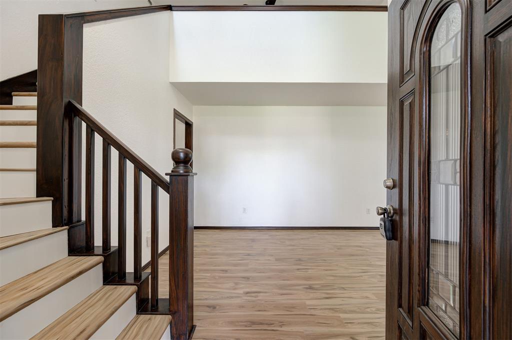 10604 Willow Ridge Drive Property Photo 2