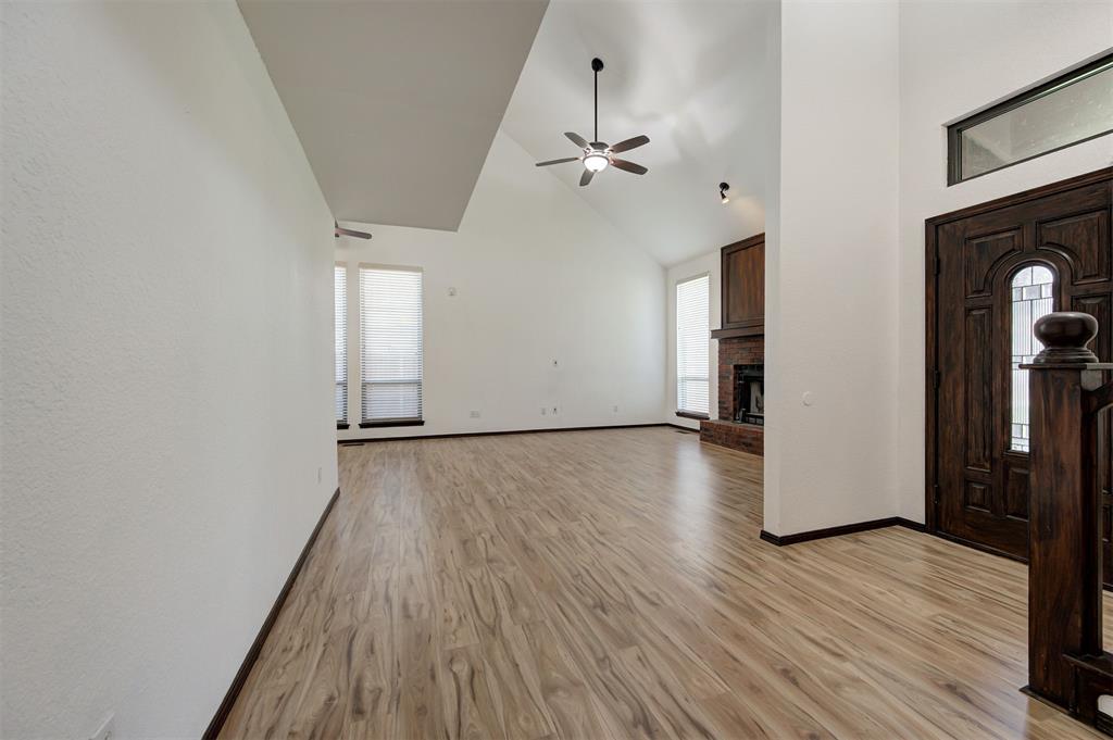 10604 Willow Ridge Drive Property Photo 3