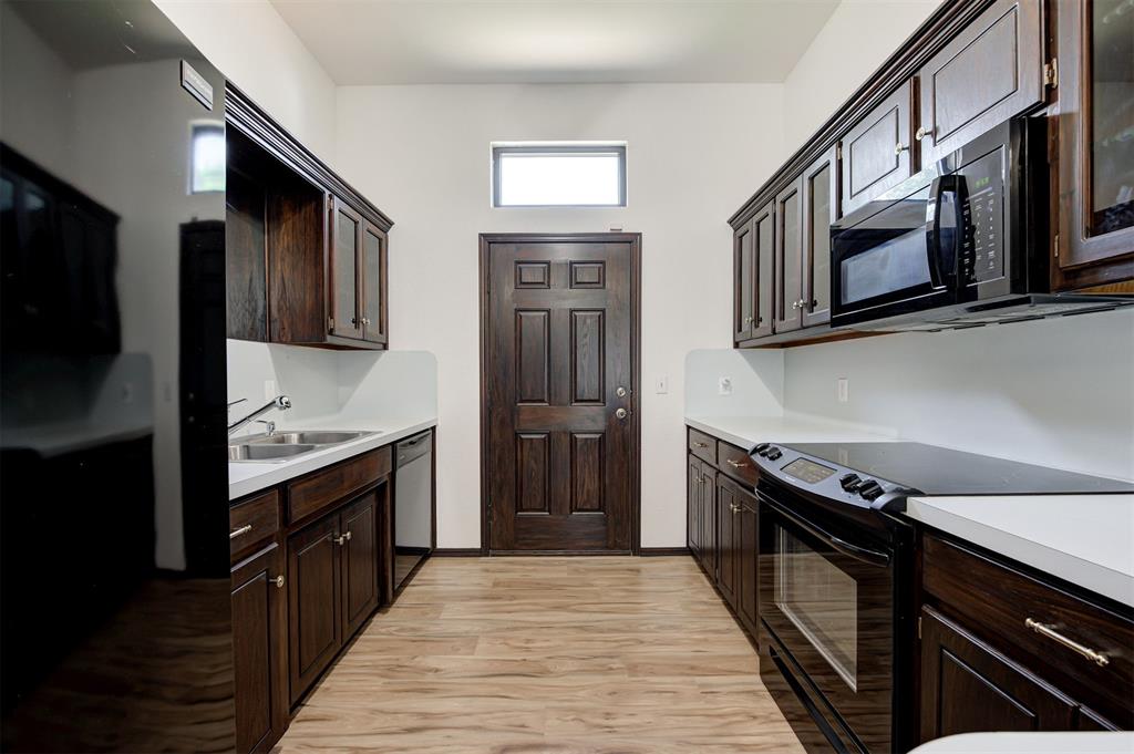 10604 Willow Ridge Drive Property Photo 11