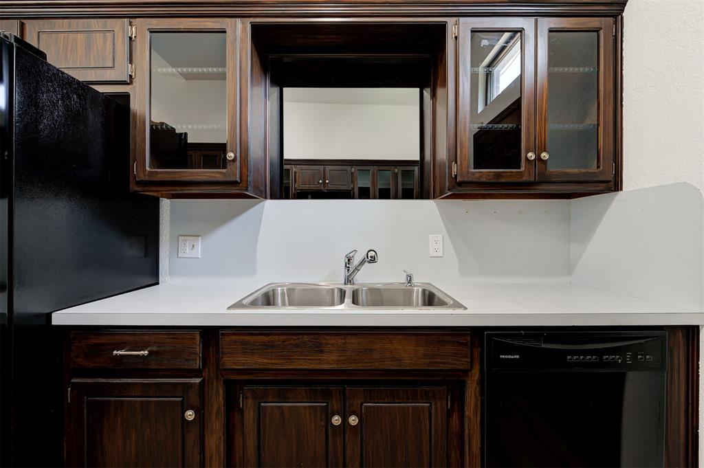 10604 Willow Ridge Drive Property Photo 14