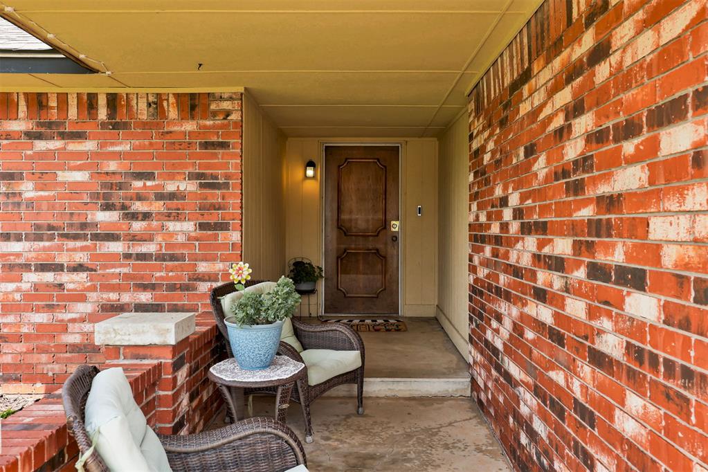 13216 Eastvalley Road Property Photo 3