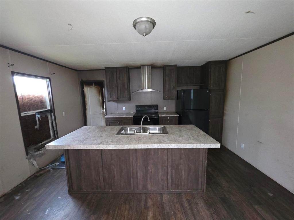 420 E Douglas Street Property Photo 9