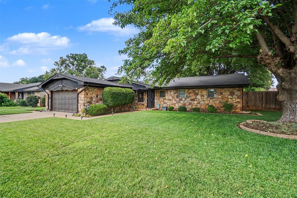 301 S Cardinal Circle Property Photo 1