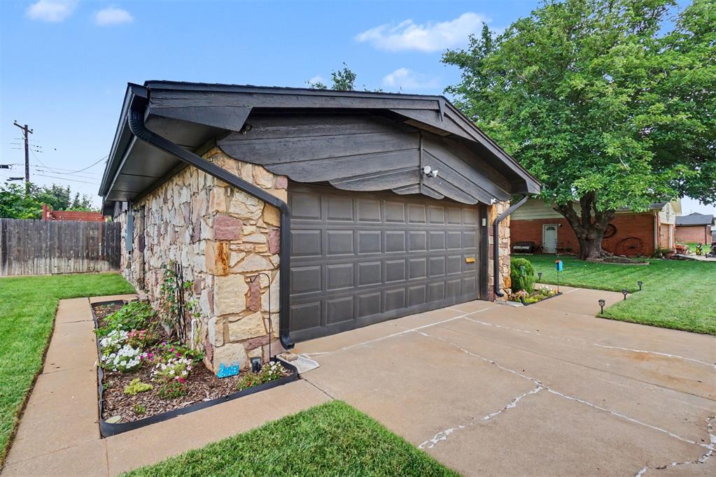 301 S Cardinal Circle Property Photo 4