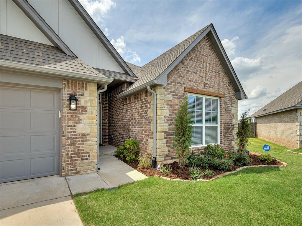 4224 Nw 156th Court Property Photo 4