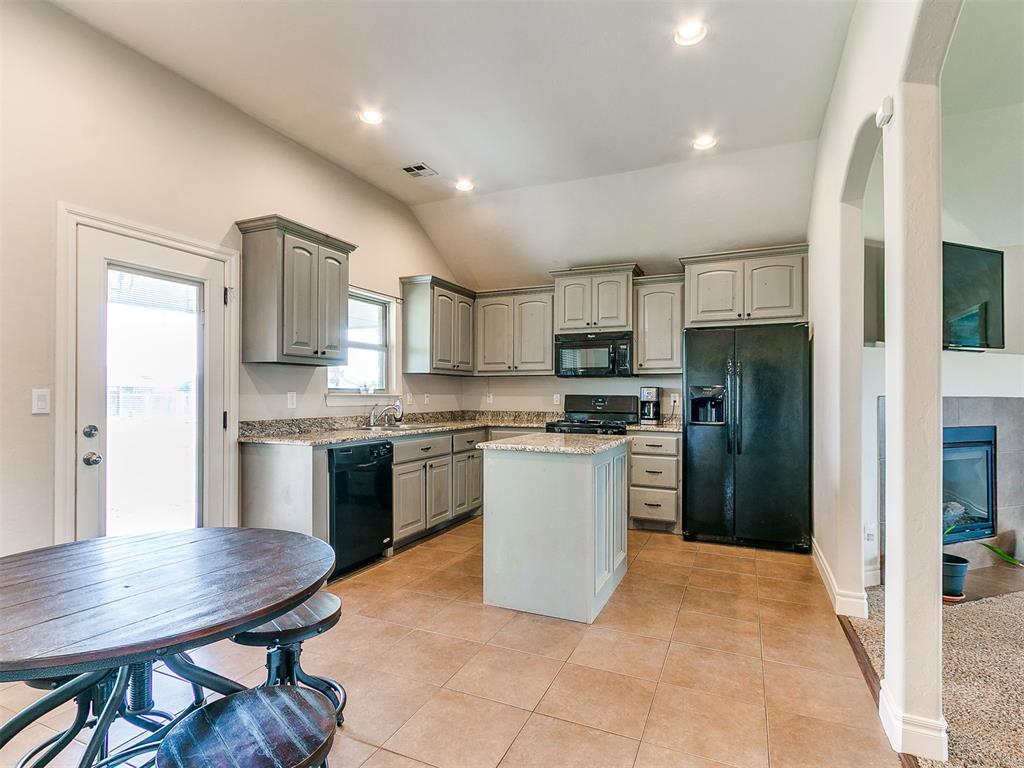 1233105 Property Photo 10