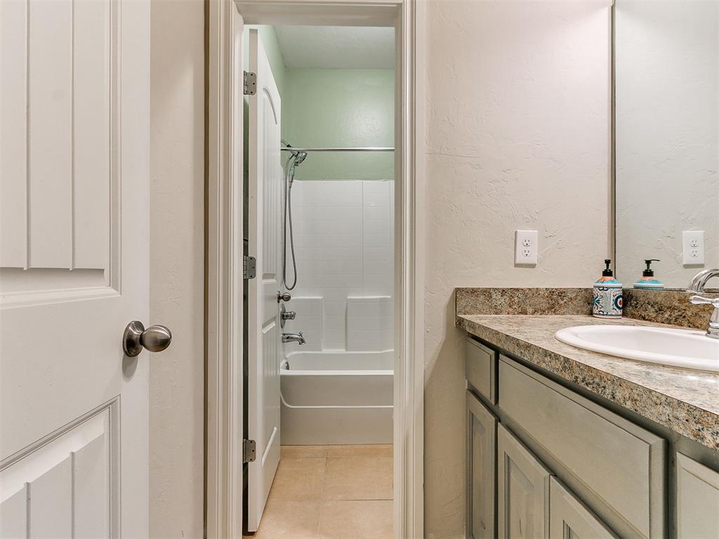 1233105 Property Photo 24