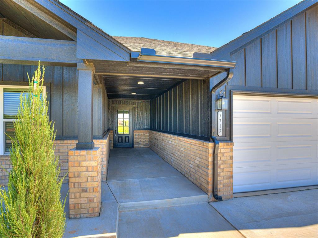 7712 Three Woods Lane Property Photo 4