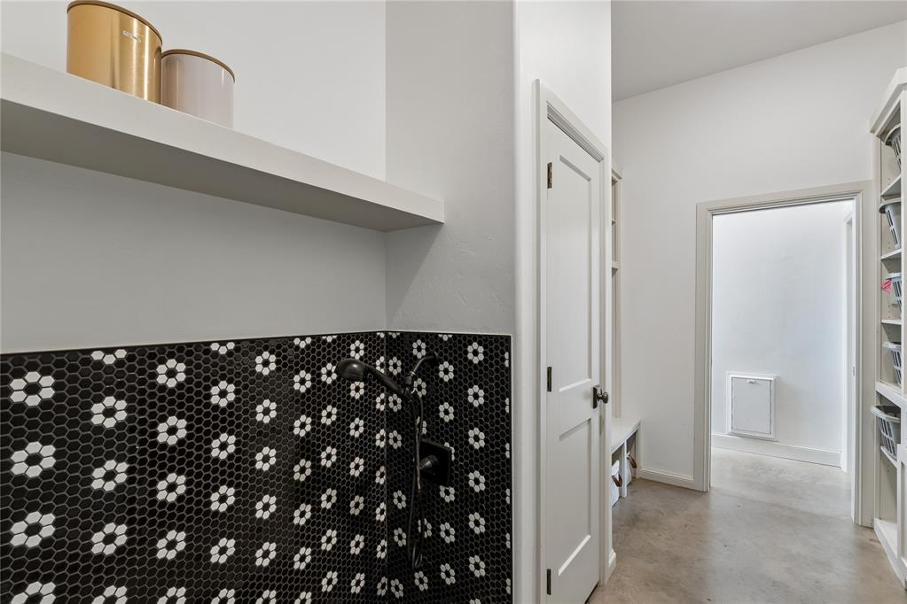 1006 Dorsi Way Property Photo 16