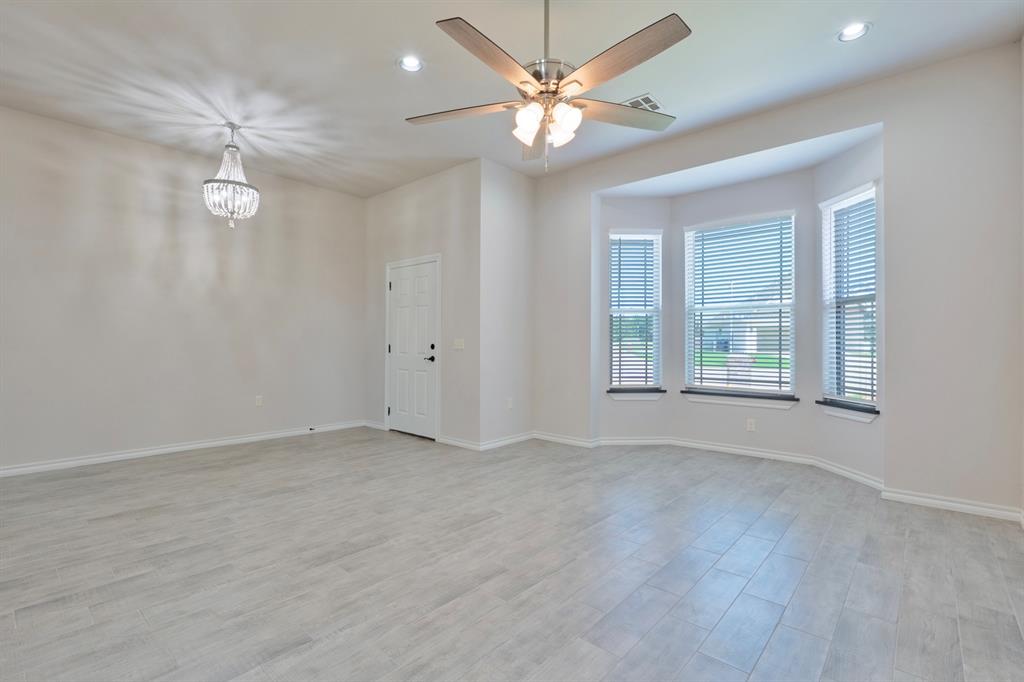 3930 Maple Grove Avenue Property Photo 5