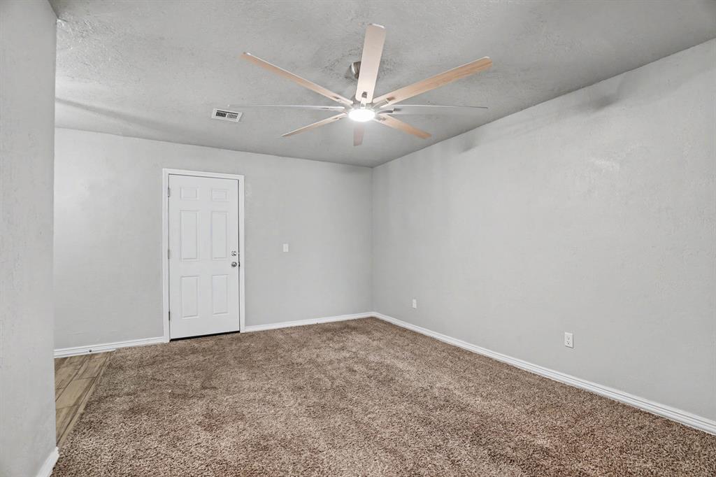 9719 Ne 3rd Place Property Photo 4