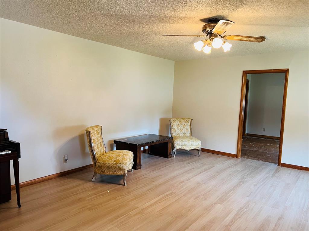 211 N Park Road Property Photo 7
