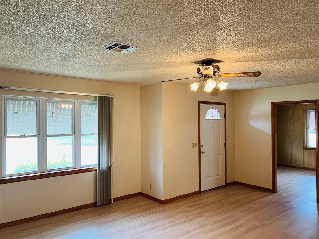 211 N Park Road Property Photo 8