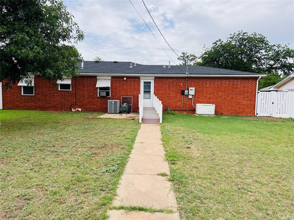 211 N Park Road Property Photo 24