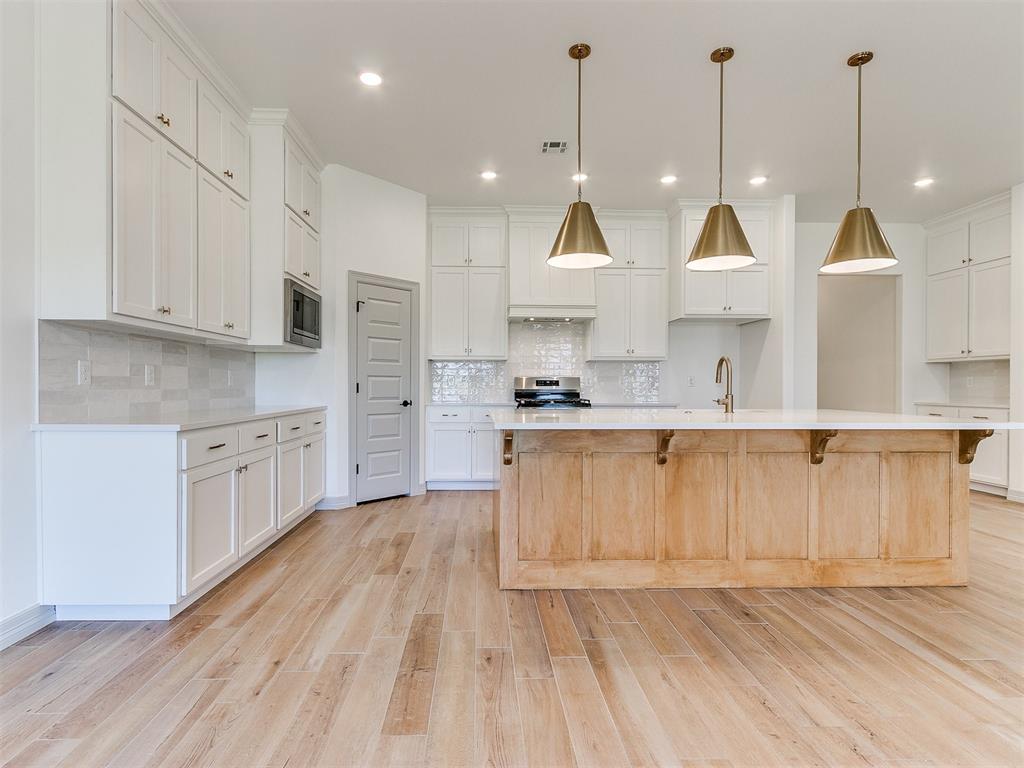 7712 Woods Edge Way Property Photo 13