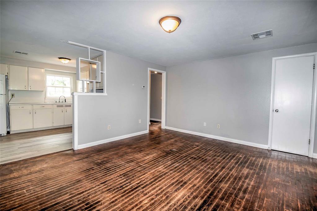 100 S Iowa Avenue Property Photo 5