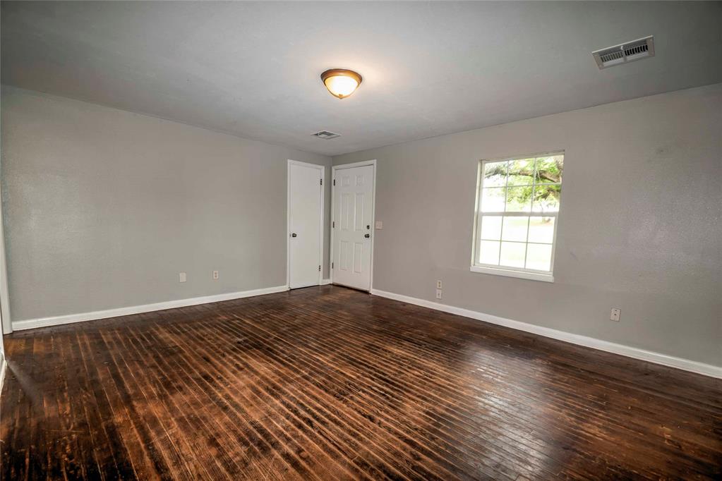 100 S Iowa Avenue Property Photo 6