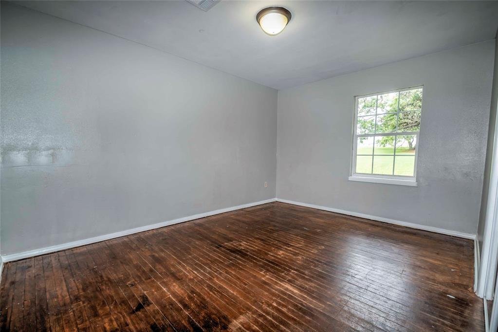 100 S Iowa Avenue Property Photo 7