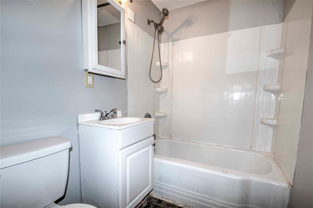 100 S Iowa Avenue Property Photo 11