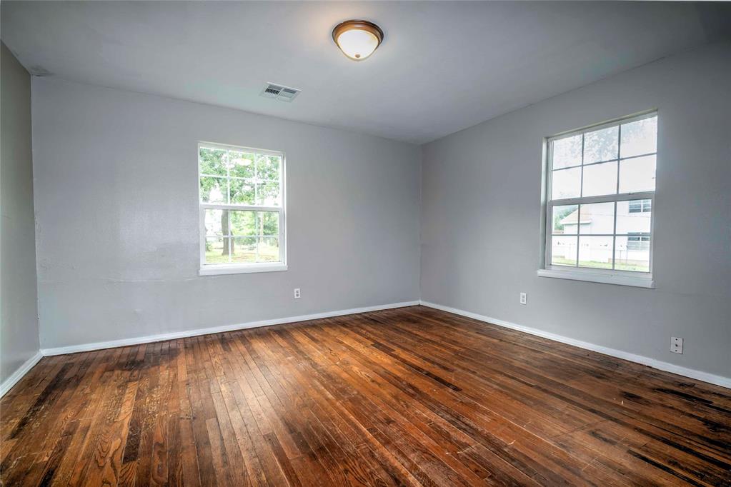 100 S Iowa Avenue Property Photo 12