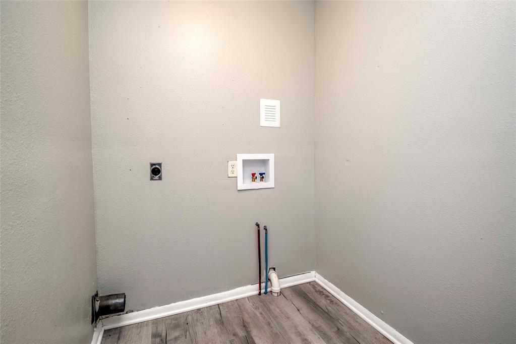 100 S Iowa Avenue Property Photo 14