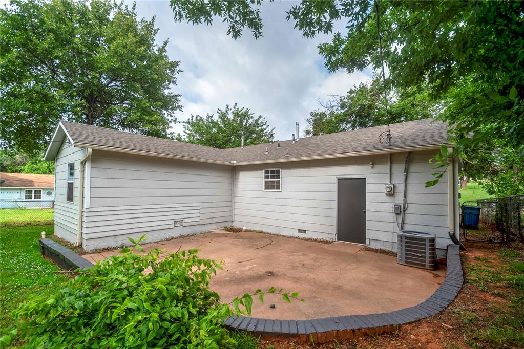 100 S Iowa Avenue Property Photo 18