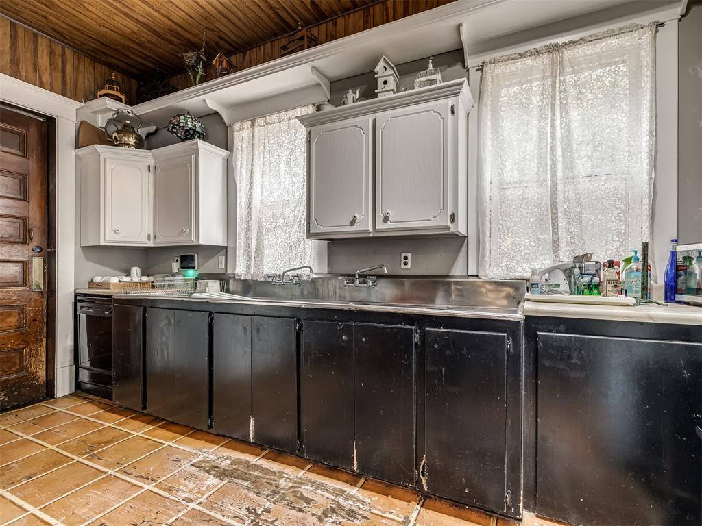 1016 W Warner Avenue Property Photo 14