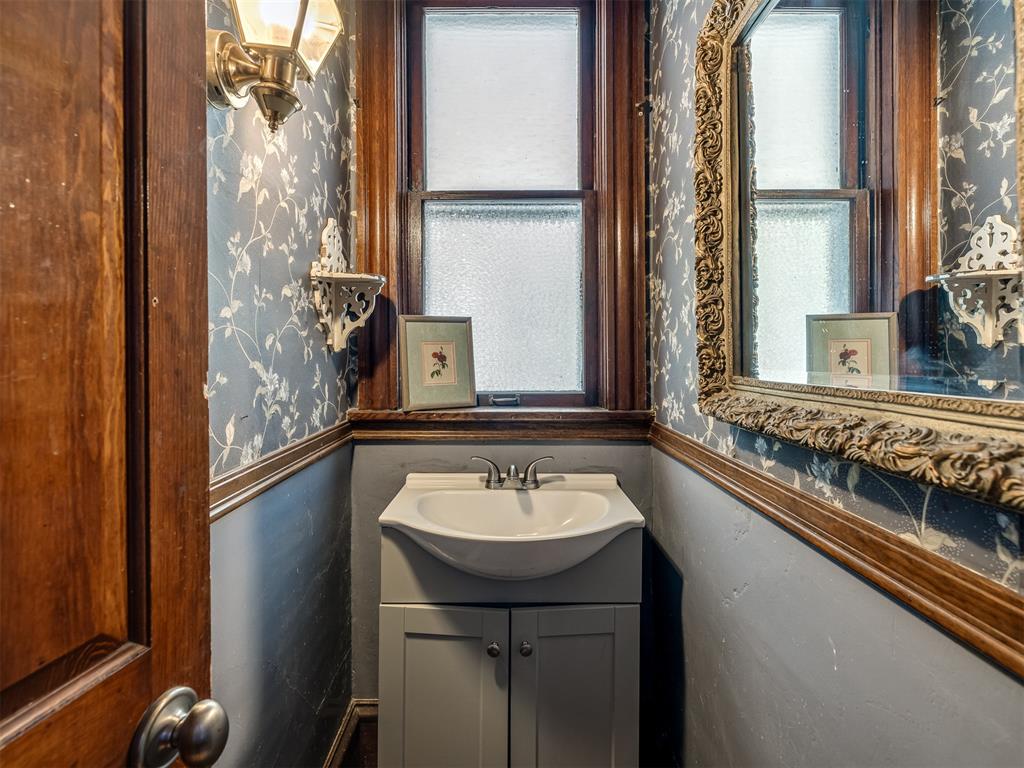 1016 W Warner Avenue Property Photo 23
