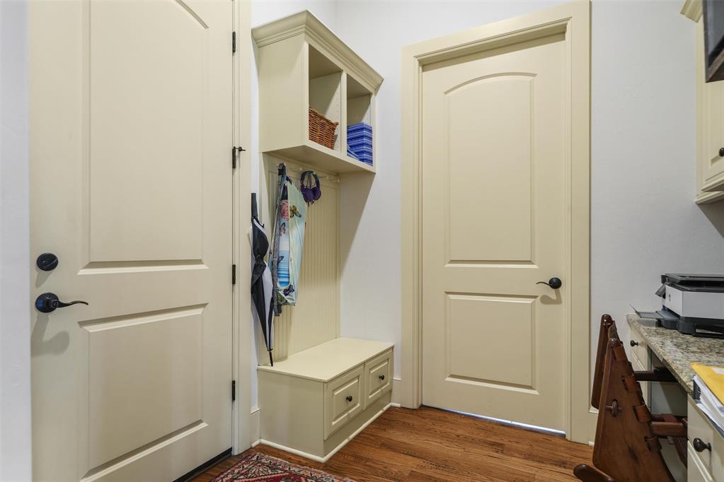 1703 Windsor Place Property Photo 23