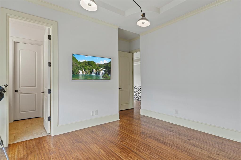 1703 Windsor Place Property Photo 39
