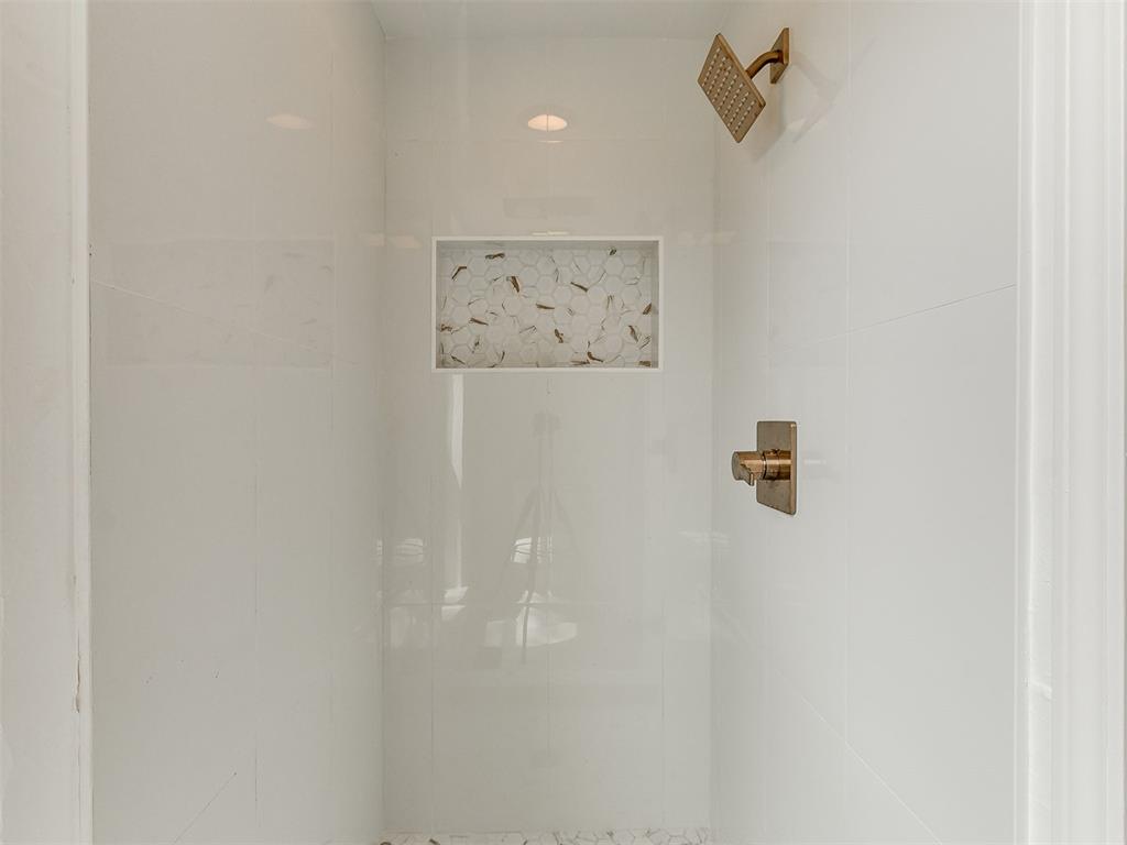 2401 Appleway Street Property Photo 14